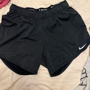 Women’s Size medium Nike shorts. Like new.